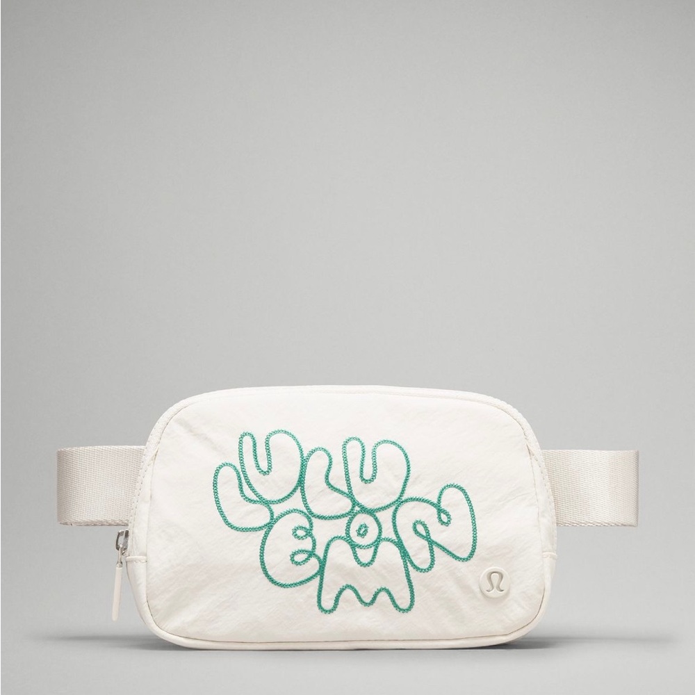 NEW LULULEMON EVERYWHERE BELT BAG
COLOR BONE/CASCADIA GREEN